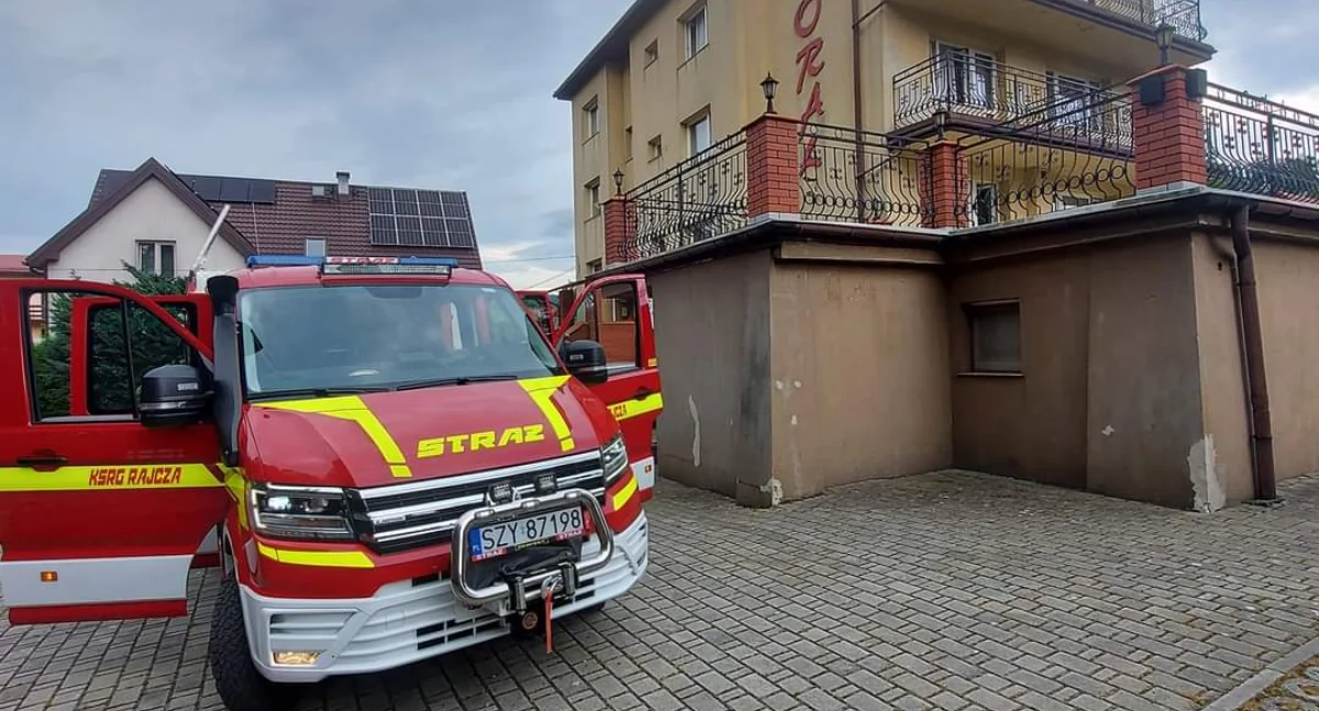 Z remizy, Zalana piwnica ośrodku kolonijnym Rajczy interwencja straży pożarnej - zdjęcie, fotografia