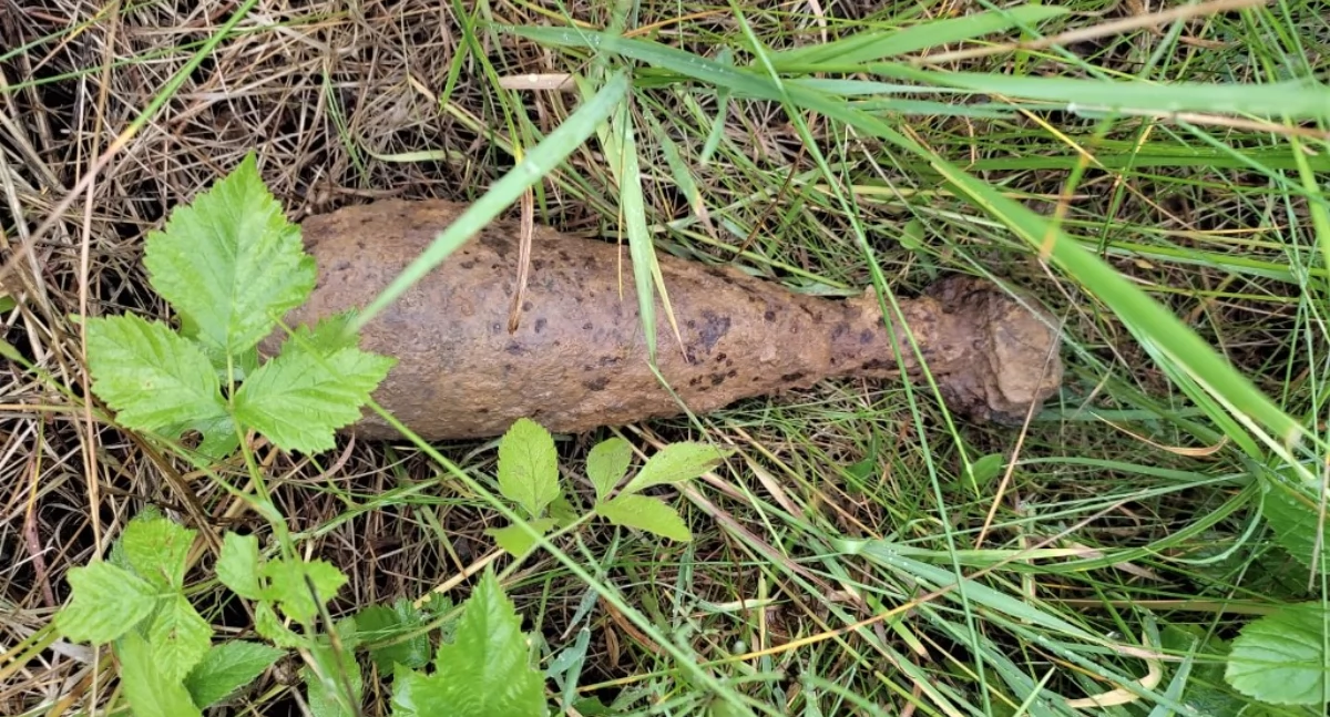 Komunikaty policji ostrzeżenia, Niebezpieczne Znalezisko Żywcu Pocisk Moździerzowy Wojny Światowej - zdjęcie, fotografia