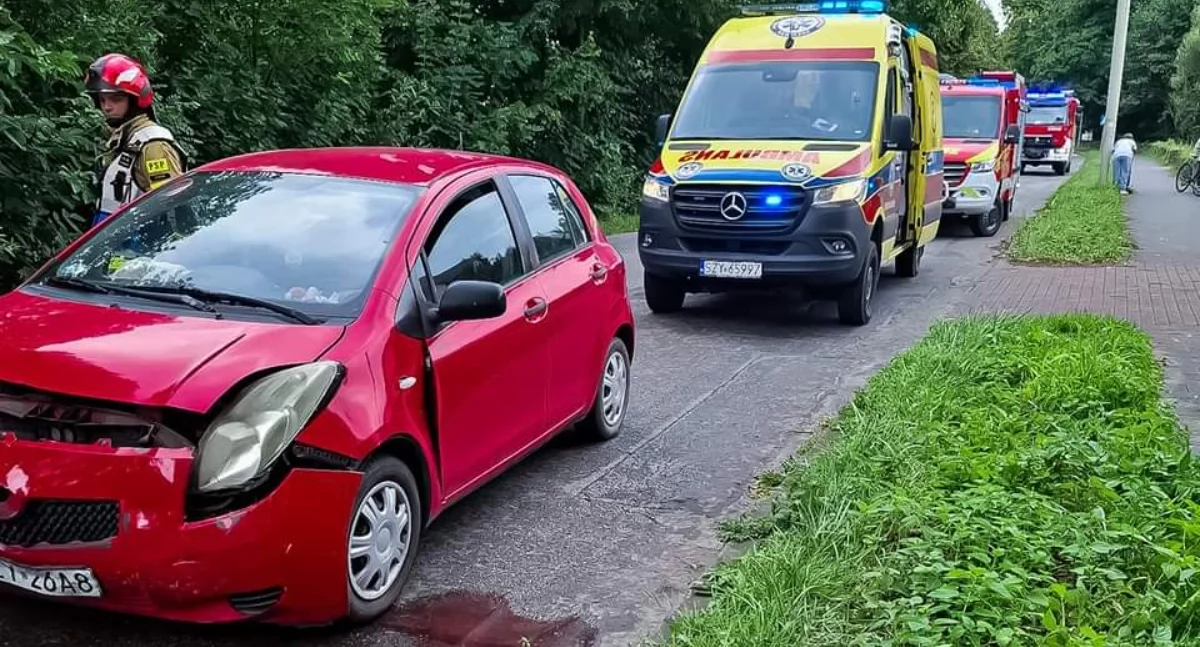 Wypadki drogowe , Wypadek drogowy Węgierskiej Górce osoby poszkodowane - zdjęcie, fotografia