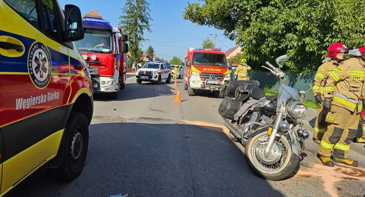 Wypadki drogowe , Wypadek Cięcinie Motocyklista ranny zderzeniu samochodem - zdjęcie, fotografia