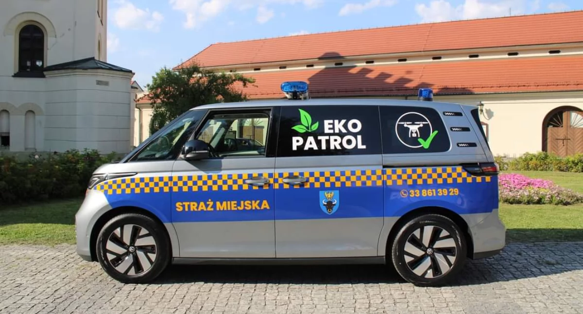 Nasze sprawy, Żywiec wprowadza Patrol samochód elektryczny walce czyste powietrze - zdjęcie, fotografia