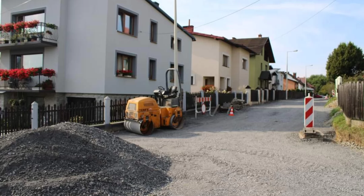 Drogi i Transport, Remont ulicy Wiśniowej Żywcu Modernizacja poprawy bezpieczeństwa - zdjęcie, fotografia