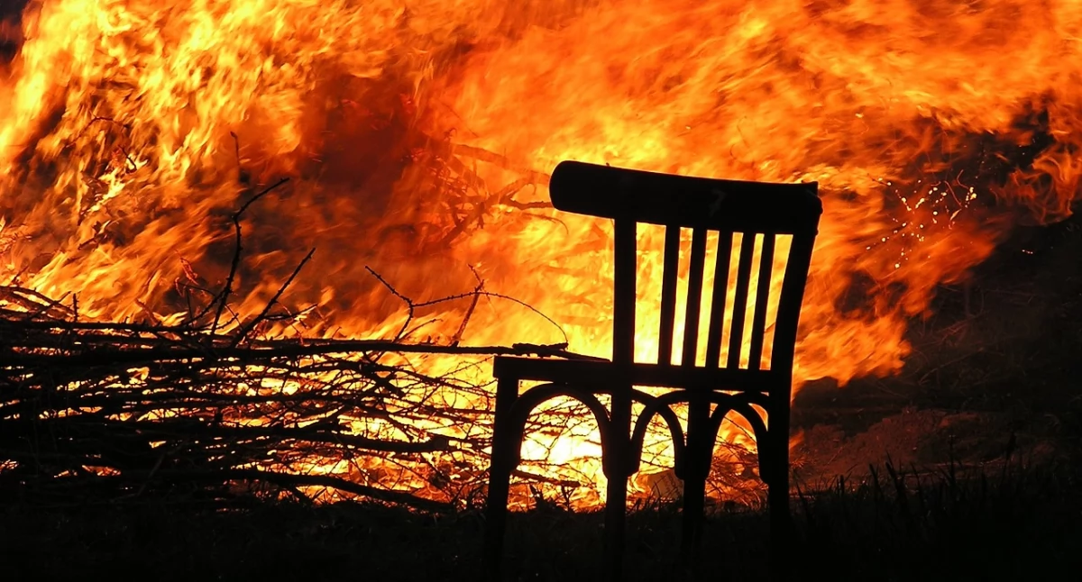 Pożary, Pożar turystycznej butli gazem posesji szybka akcja strażaków - zdjęcie, fotografia