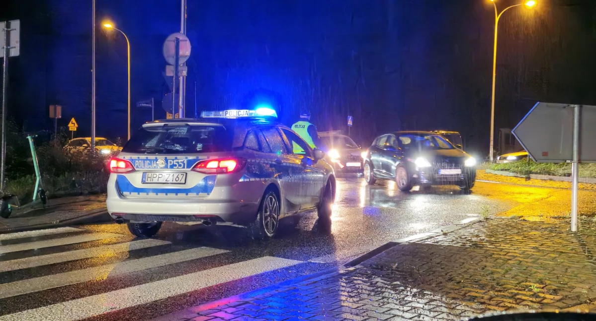 Drogi i Transport, Wyciek substancji ropopochodnej– akcja neutralizacyjna - zdjęcie, fotografia