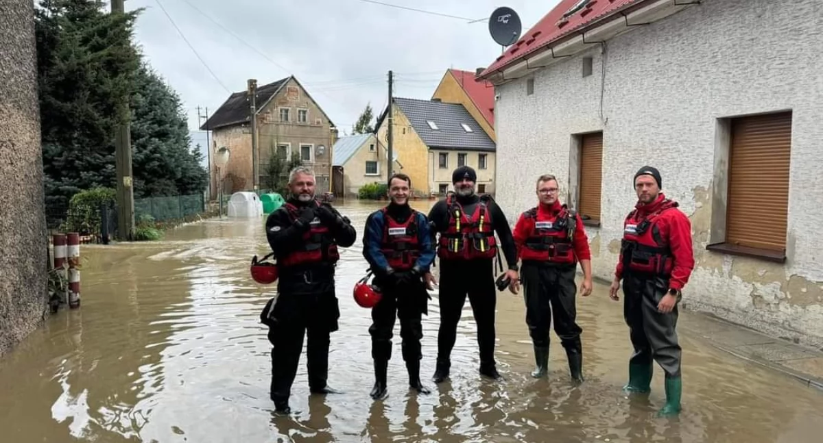 Nasze sprawy, Ratownicy Wodnego Pogotowia Ratunkowego Oddział Żywiec Bohaterowie Akcji Dolnym Śląsku! - zdjęcie, fotografia
