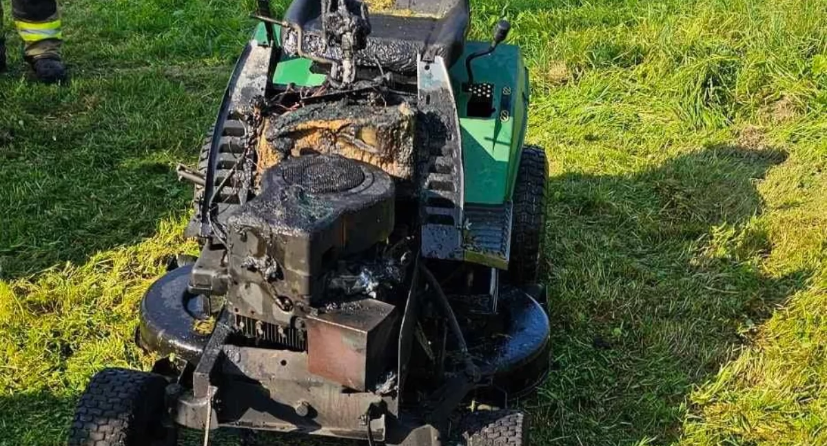 Pożary, Pożar traktorka ogrodowego Bystrej szybka interwencja strażaków - zdjęcie, fotografia