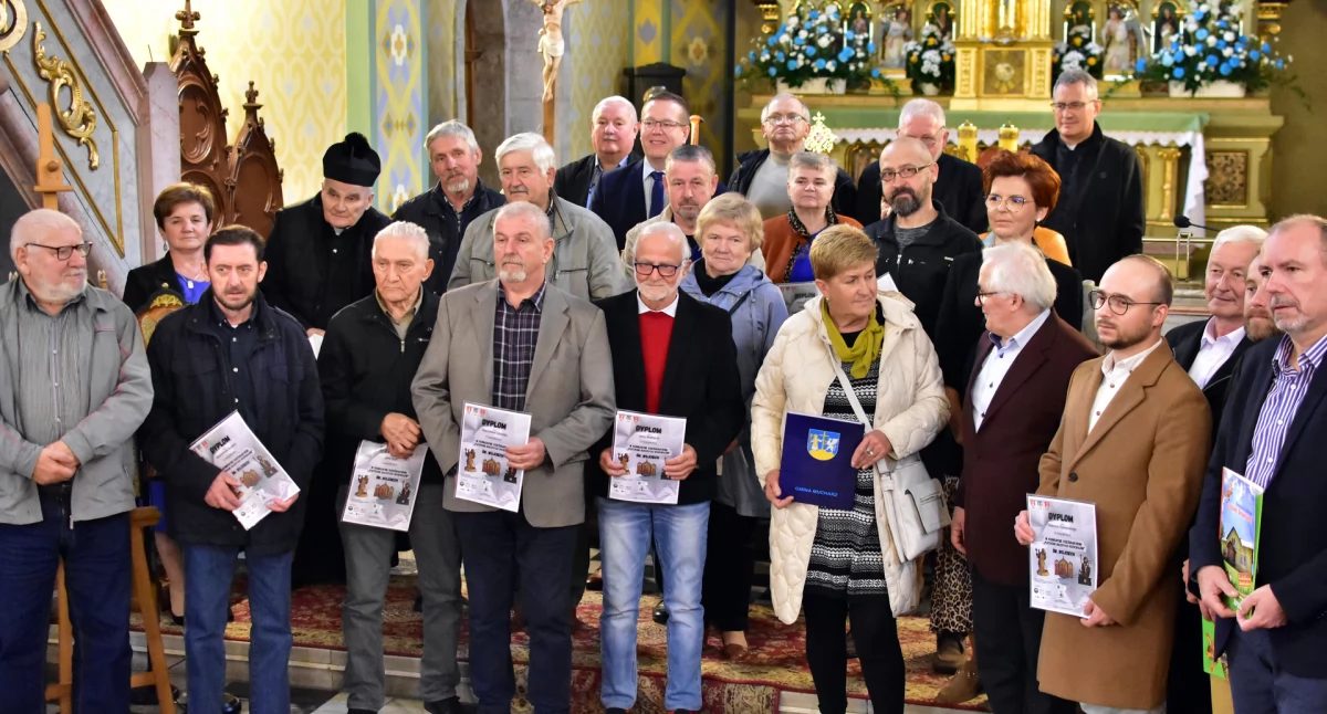 Folklor i Tradycje , Konkurs rzeźbiarski Patroni naszych kościołów Wśród nagrodzonych osoby naszego powiatu - zdjęcie, fotografia
