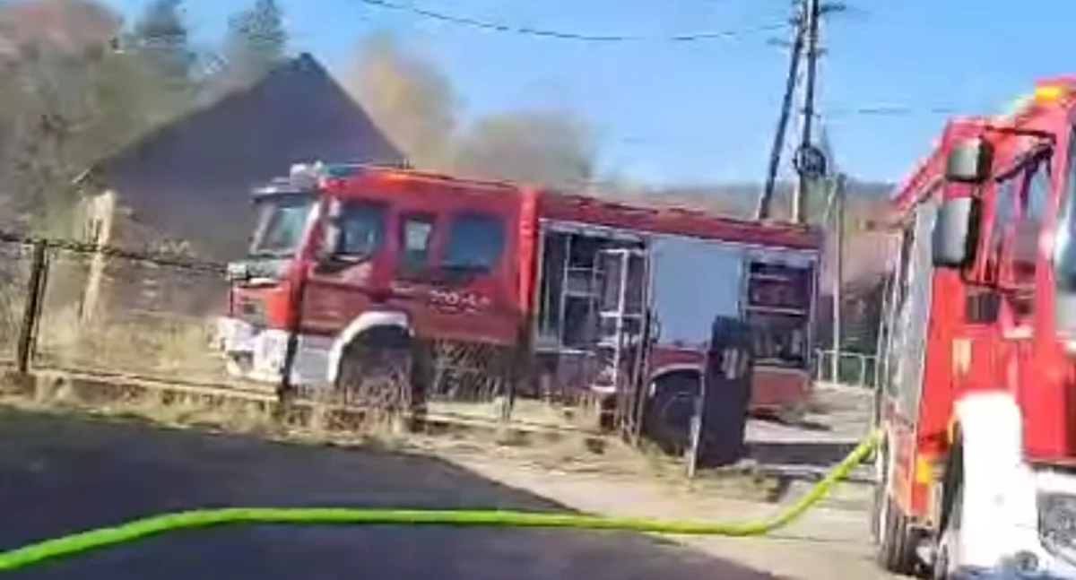 Pożary, Pożar maszyny zakładzie produkcyjnym miejscowości szybka interwencja strażaków - zdjęcie, fotografia