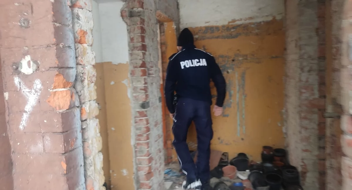 Komunikaty policji ostrzeżenia, Policja apeluje pomoc osobom narażonym wychłodzenie zimie - zdjęcie, fotografia