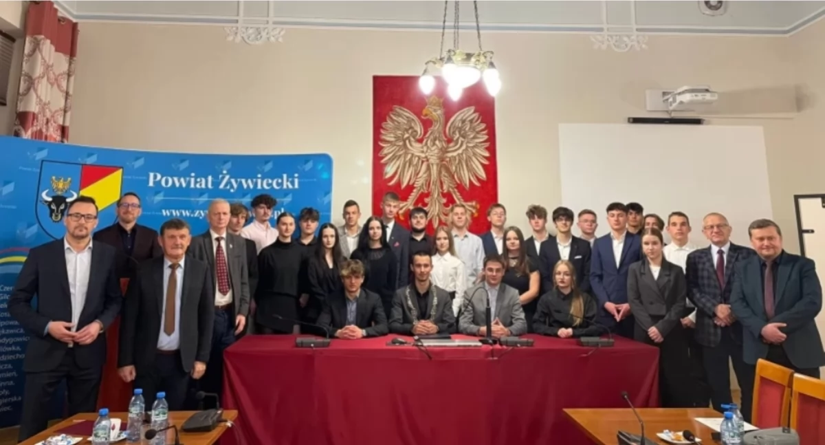 Nasze sprawy, Inauguracyjne posiedzenie Młodzieżowej Powiatu Żywcu - zdjęcie, fotografia