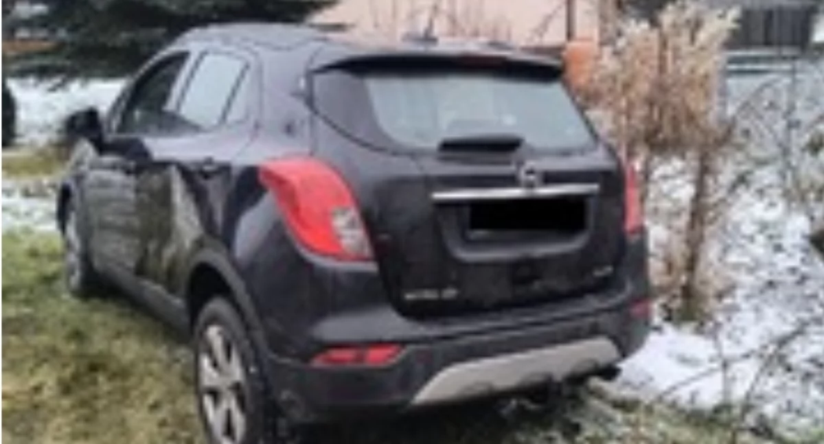 Komunikaty policji ostrzeżenia, Pijany kierowca wjechał ogrodzenia Glince - zdjęcie, fotografia
