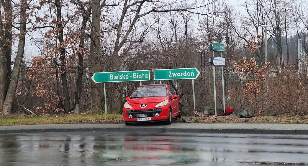 Wypadki drogowe , Kolizja Armii Krajowej Żywcu interwencja służb - zdjęcie, fotografia