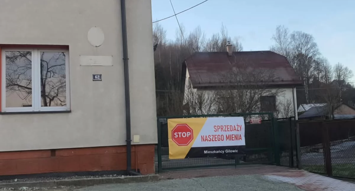 Nasze sprawy, Mieszkańcy Gilowic protestują przeciwko sprzedaży starego przedszkola - zdjęcie, fotografia