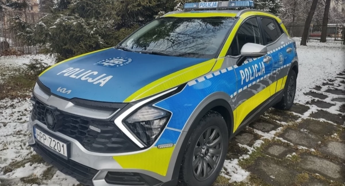 Nasze sprawy, radiowozy służbie bezpieczeństwa powiatu - zdjęcie, fotografia