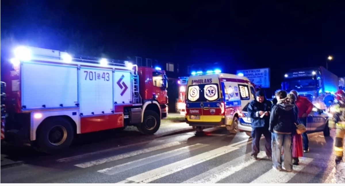 Nasze sprawy, Niebezpieczny weekend drogach powiatu żywieckiego liczne wypadki potrącenia - zdjęcie, fotografia