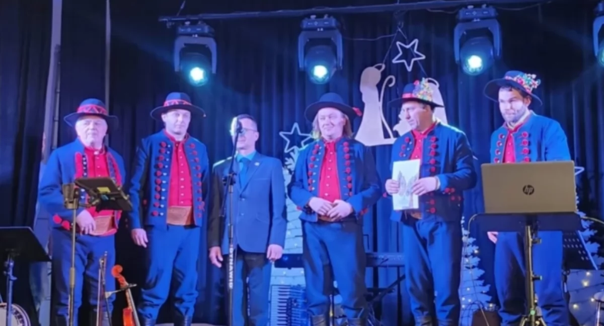 Folklor i Tradycje , Ślemień rozbrzmiał kolędami Konkurs Kolęd pełen wzruszeń - zdjęcie, fotografia