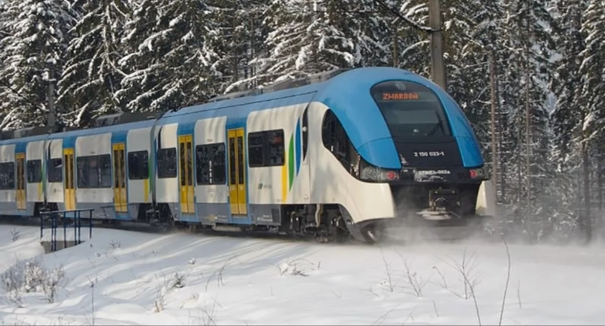 Drogi i Transport, Wykolejenie pociągu tunelu między Bielskiem Białą Lipnik Bielskiem Białą Główną utrudnienia ruchu kolejowym - zdjęcie, fotografia