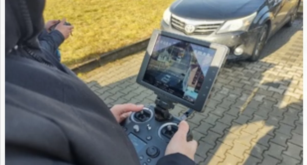 Drogi i Transport, Drony akcji Policja bezpieczeństwo przejazdach skrzyżowaniach - zdjęcie, fotografia