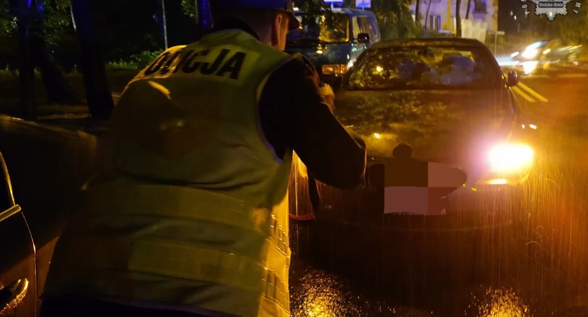 Drogi i Transport, Policjanci walczą nietrzeźwymi kierowcami - zdjęcie, fotografia
