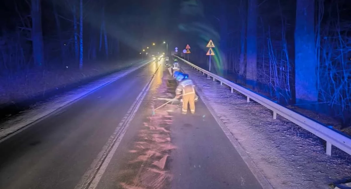 Drogi i Transport, Moszczanica usuwa zagrożenie Krakowskiej plama substancji ropopochodnej - zdjęcie, fotografia