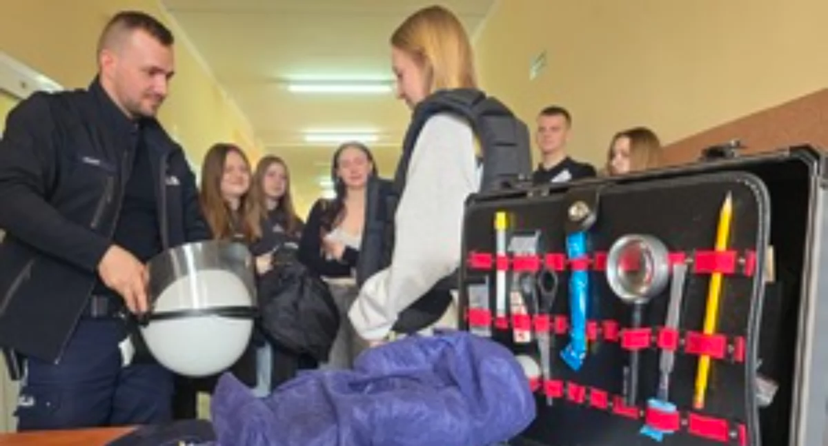 Nasze sprawy, Policjanci Dniach Otwartych Żywcu mundur wciąż inspiruje młodych - zdjęcie, fotografia