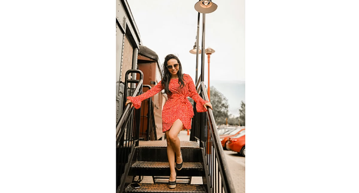 Szafa kapsułowa na wiosnę – jak stworzyć minimalistyczną garderobę?