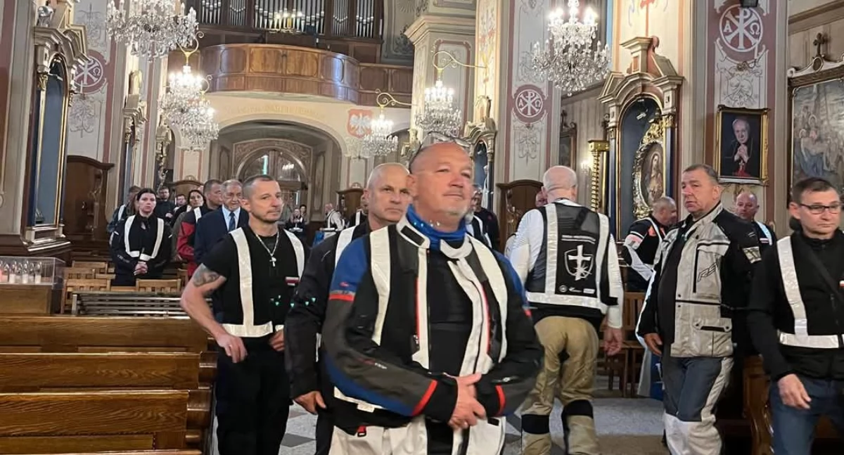 Nasze sprawy, Polscy motocykliści wyruszyli Rychwałdu Watykanu białą ramoneską Papieża!5 - zdjęcie, fotografia