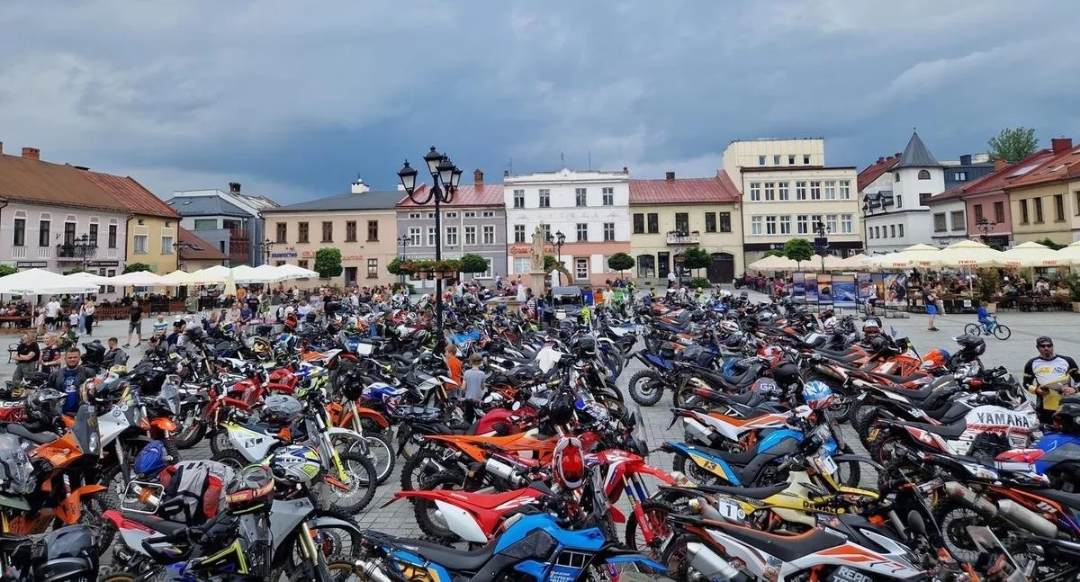 Nasze sprawy, Żywcu motocykliści opanowali miasto - zdjęcie, fotografia