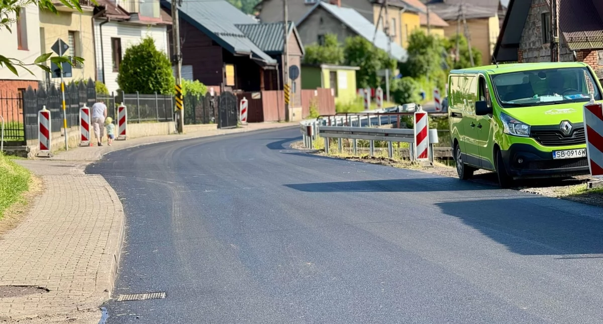 Drogi i Transport, nawierzchnia ulicy Katarzyny Cięcinie gotowa! - zdjęcie, fotografia