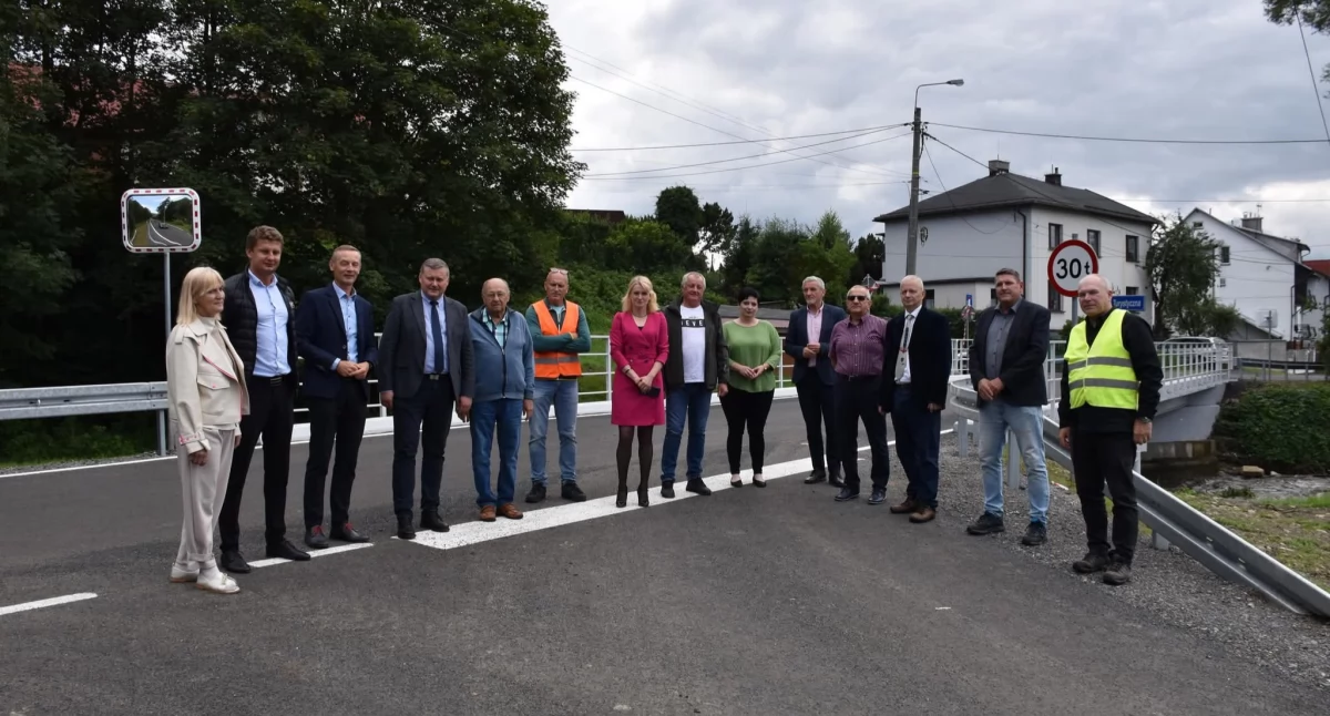 Drogi i Transport, Powiat Żywiecki zakończył ważną inwestycję drogową Kamesznicy - zdjęcie, fotografia