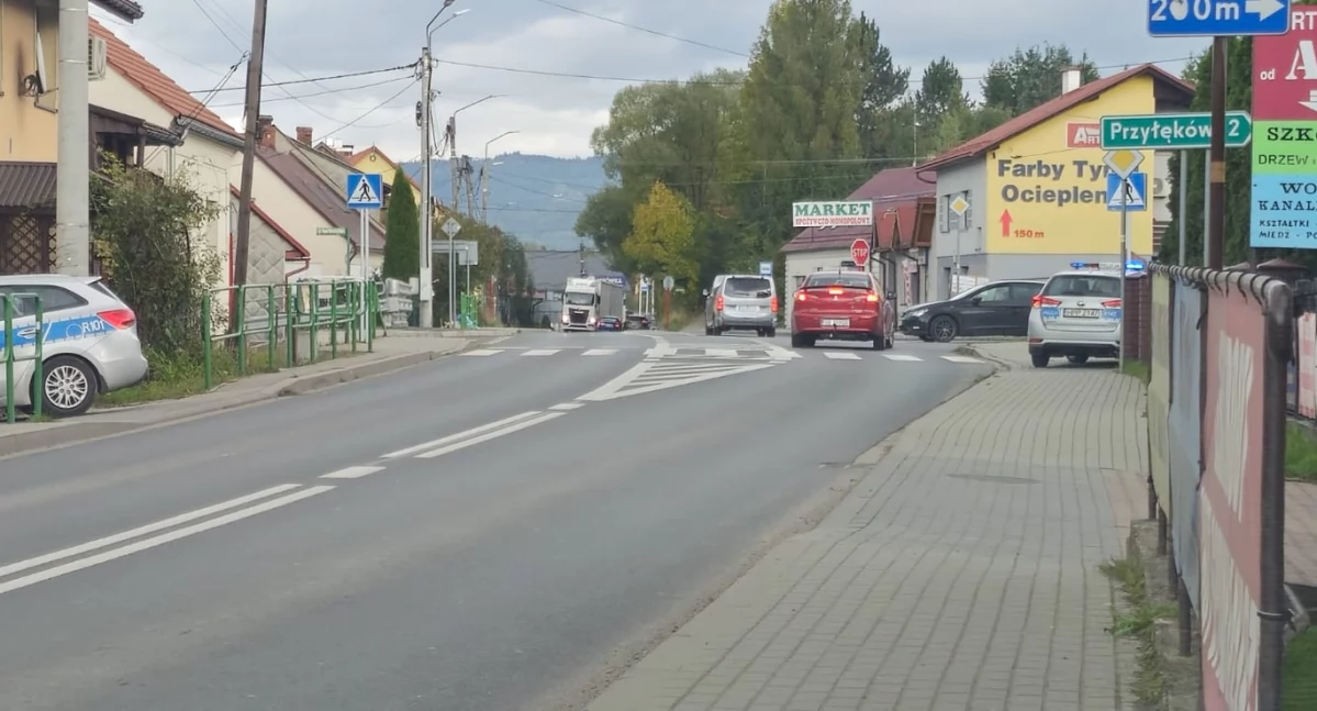 Wypadki drogowe , Potrącenie rowerzysty Świnnej utrudnienia ruchu - zdjęcie, fotografia