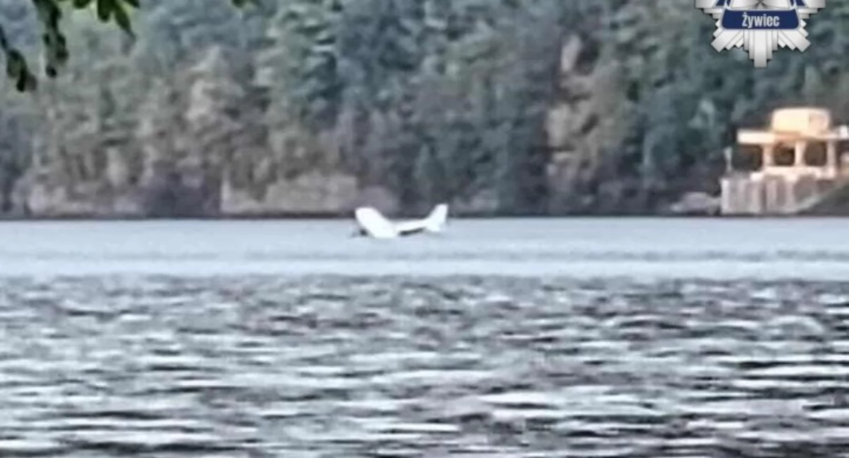 Nasze sprawy, Wypadek lotniczy Jeziorze Międzybrodzkim awaryjne wodowanie samolotu Cessna - zdjęcie, fotografia