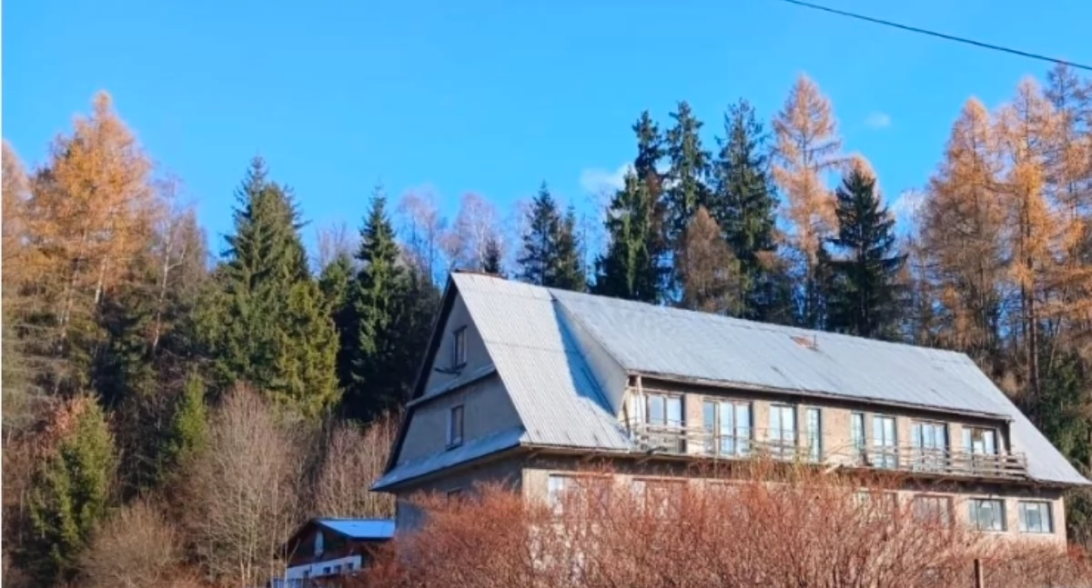 Spór o budowę masztu telekomunikacyjnego w Rajczy narasta