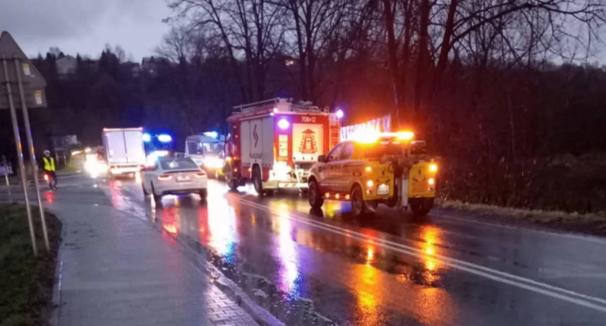 Zderzenie dwóch samochodów na skrzyżowaniu ul. Krakowskiej i Ślemieńskiej