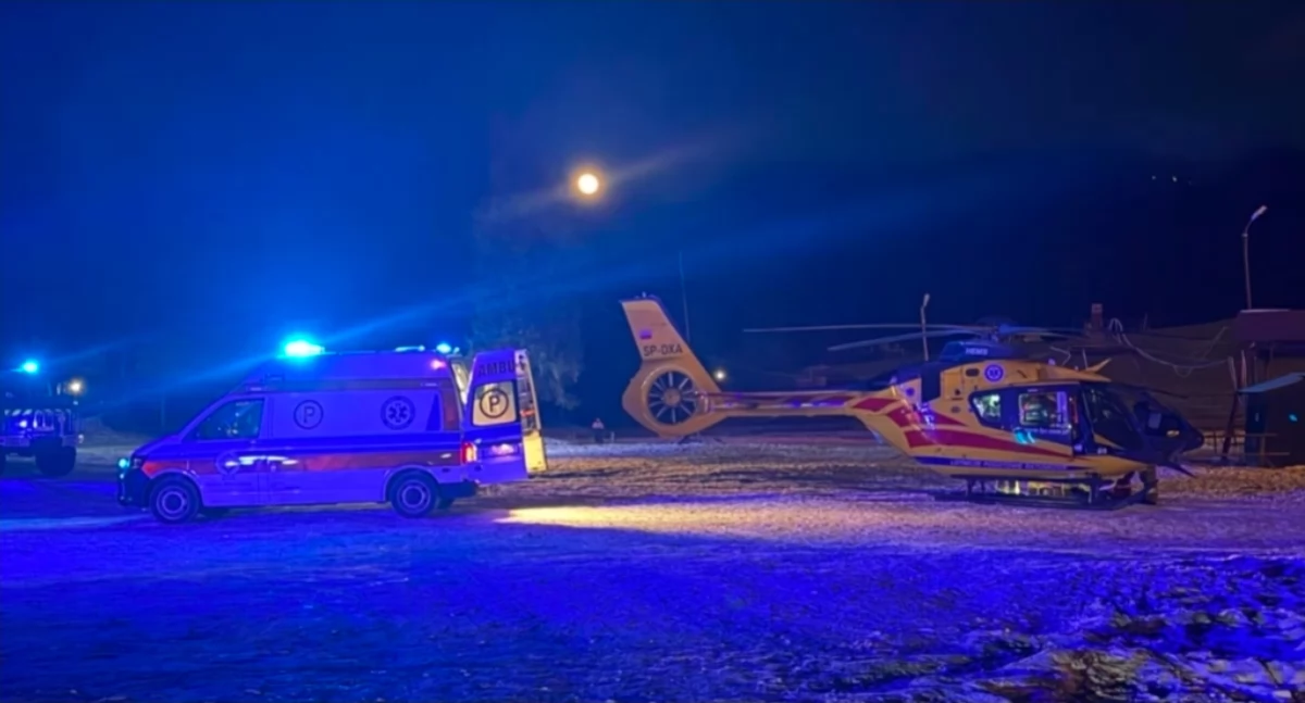 Akcje GOPRu, Groźny wypadek dziecka stoku Zawoi Interweniował śmigłowiec - zdjęcie, fotografia