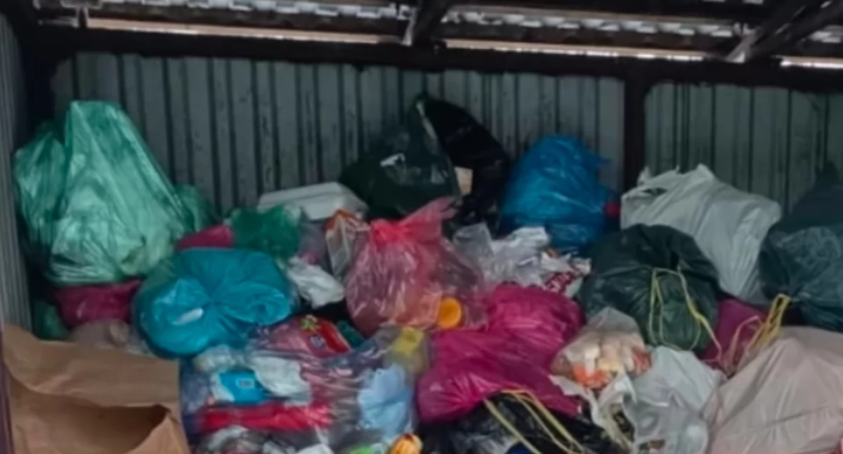 Nasze sprawy, Poświąteczny problem śmieciami Miasto okresie przejściowym - zdjęcie, fotografia