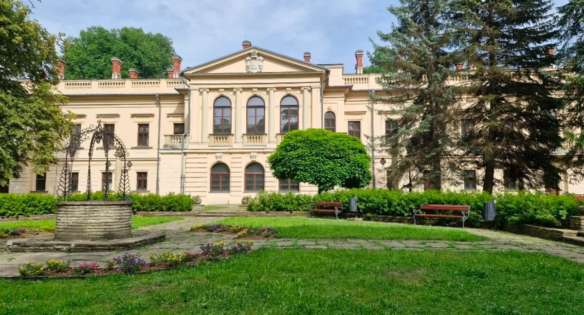 Inwestycje, Powiat Żywiecki stara dofinansowanie modernizacji Pałacu Habsburgów - zdjęcie, fotografia