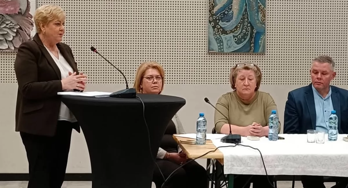 Nasze sprawy, Raport kontroli poselskiej Gminie Jeleśnia przedstawiony przez poseł Małgorzatę Pępek - zdjęcie, fotografia