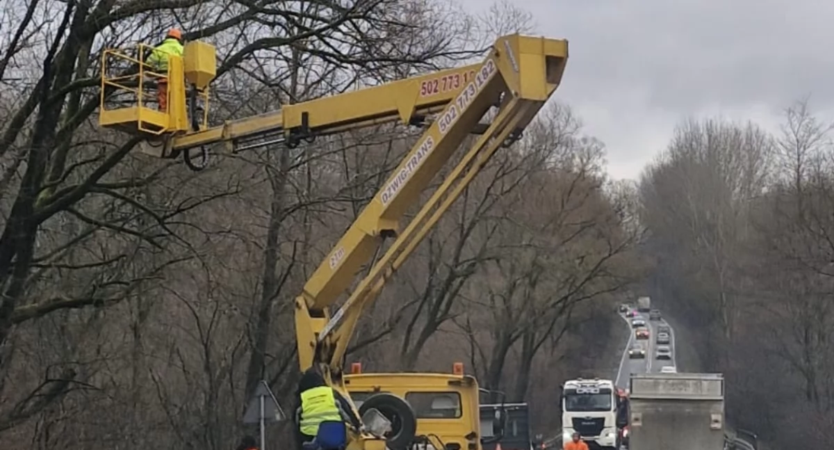 Drogi i Transport, Utrudnienia ruchu Krakowskiej Żywiec wahadłowy moście Moszczance - zdjęcie, fotografia