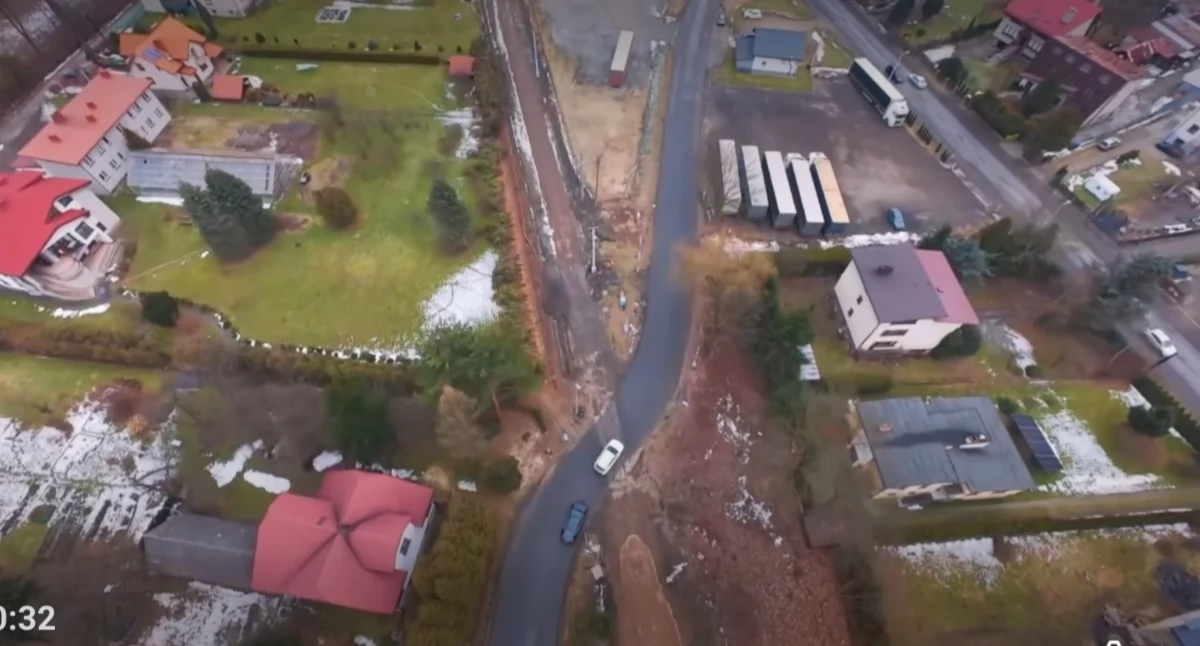 Drogi i Transport, Zmiana trasy autobusu linii powodu zamknięcia przejazdu kolejowego - zdjęcie, fotografia