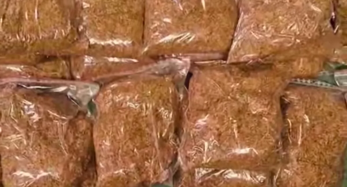 Komunikaty policji ostrzeżenia, Wspólna akcja służb Sosnowcu Tychach zabezpieczono nielegalne wyroby tytoniowe - zdjęcie, fotografia