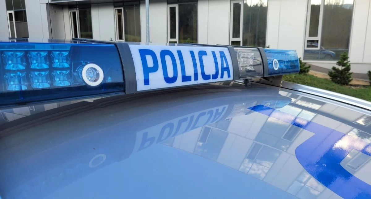 Komunikaty policji ostrzeżenia, Pościg Bystrej zakończony kolizją Mercedesa Fiatem Bravo - zdjęcie, fotografia