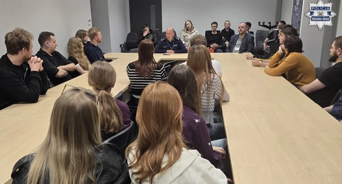 Nasze sprawy, kulisami Policji Bielsku Białej studenci odkrywają codzienne wyzwania funkcjonariuszy - zdjęcie, fotografia