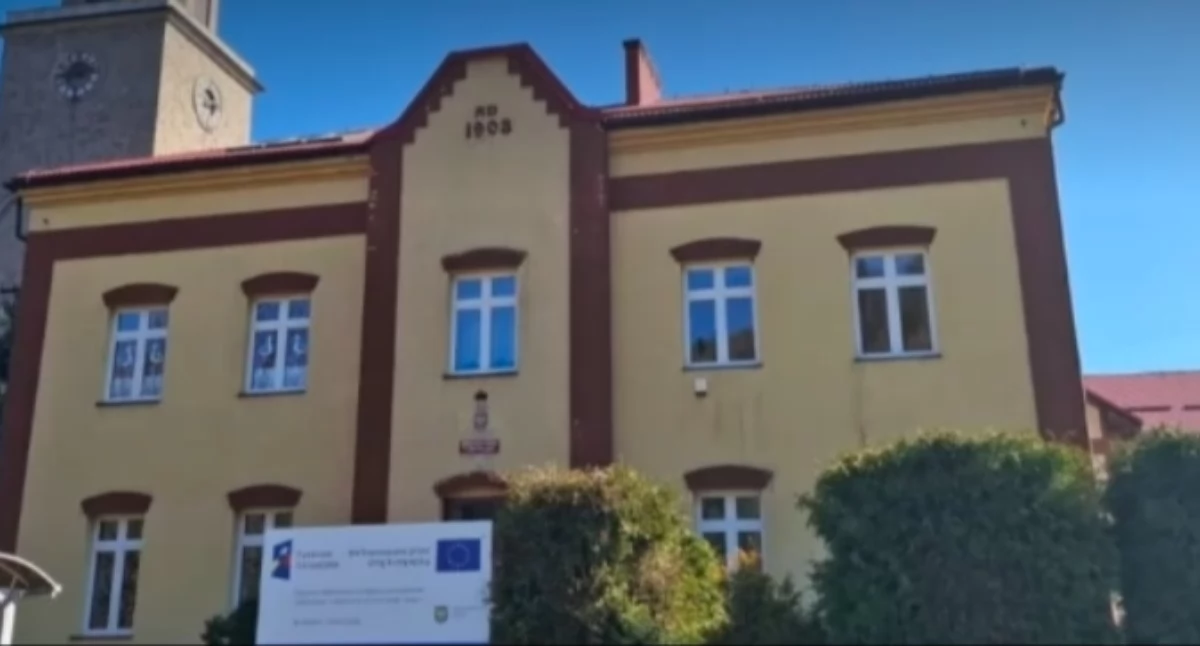 Inwestycje, Modernizacja szkół Ujsoły nabiera tempa - zdjęcie, fotografia