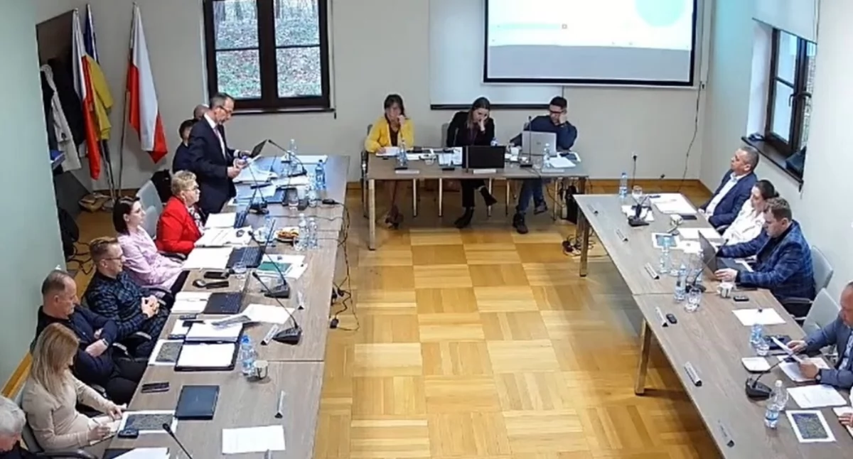 Nasze sprawy, Spór prowadzenie sesji Gminy Łodygowice rękach wojewody - zdjęcie, fotografia