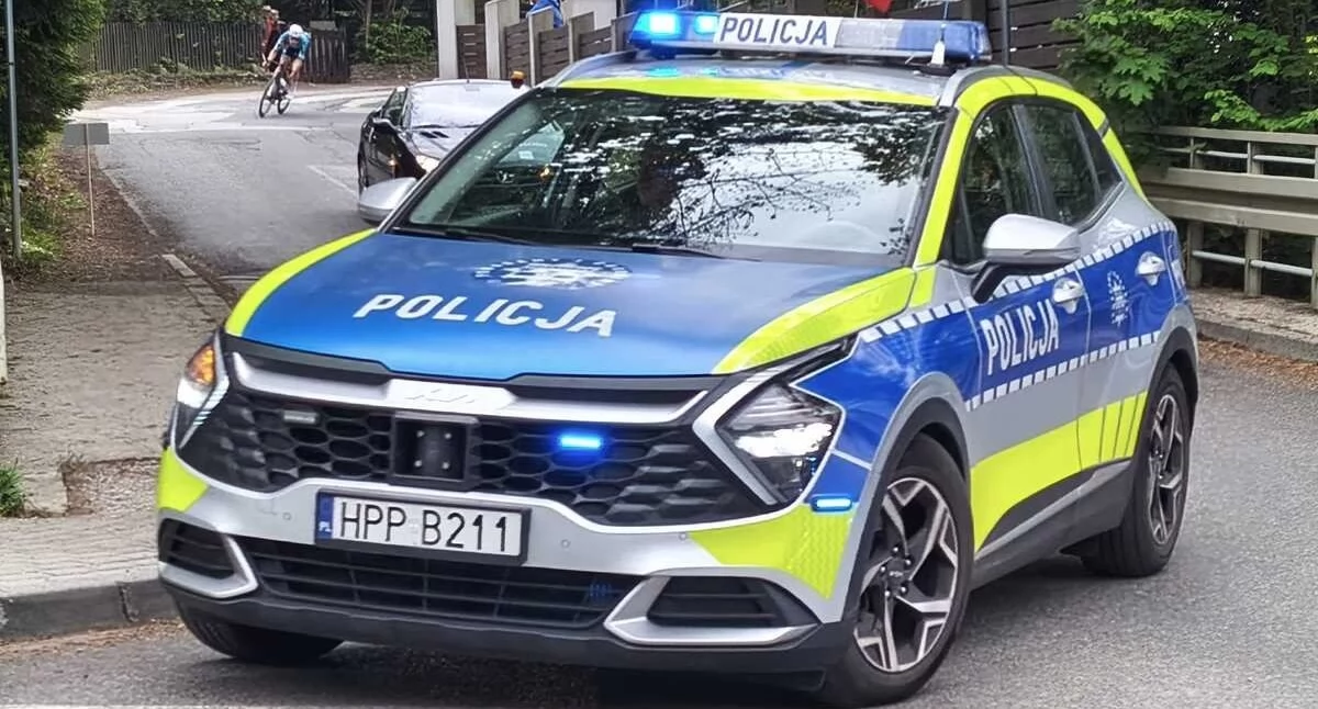 Komunikaty policji ostrzeżenia, Kryterium Asów Bielsku Białej emocjonuje kibiców zapewnia bezpieczeństwo - zdjęcie, fotografia
