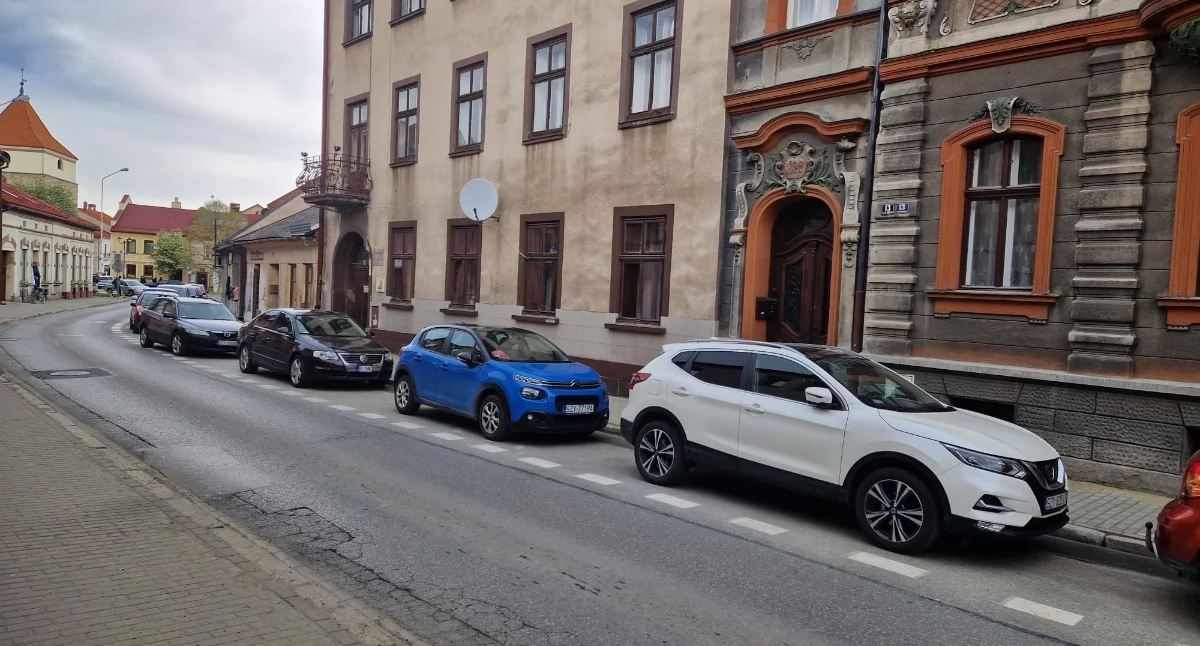 Drogi i Transport, Modernizacja chodnika ulicy Komorowskich poprawia komfort mieszkańców Żywca - zdjęcie, fotografia