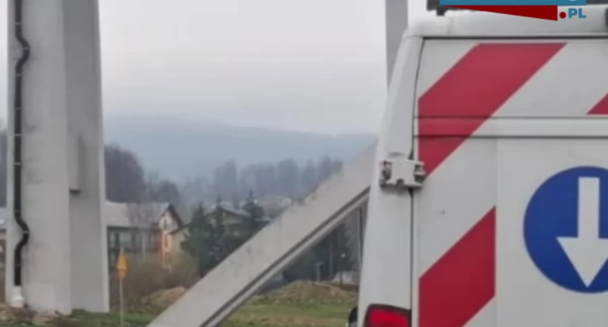 Drogi i Transport, Utrudnienia ruchu drodze powiatowej Szarem trwają wieczora - zdjęcie, fotografia