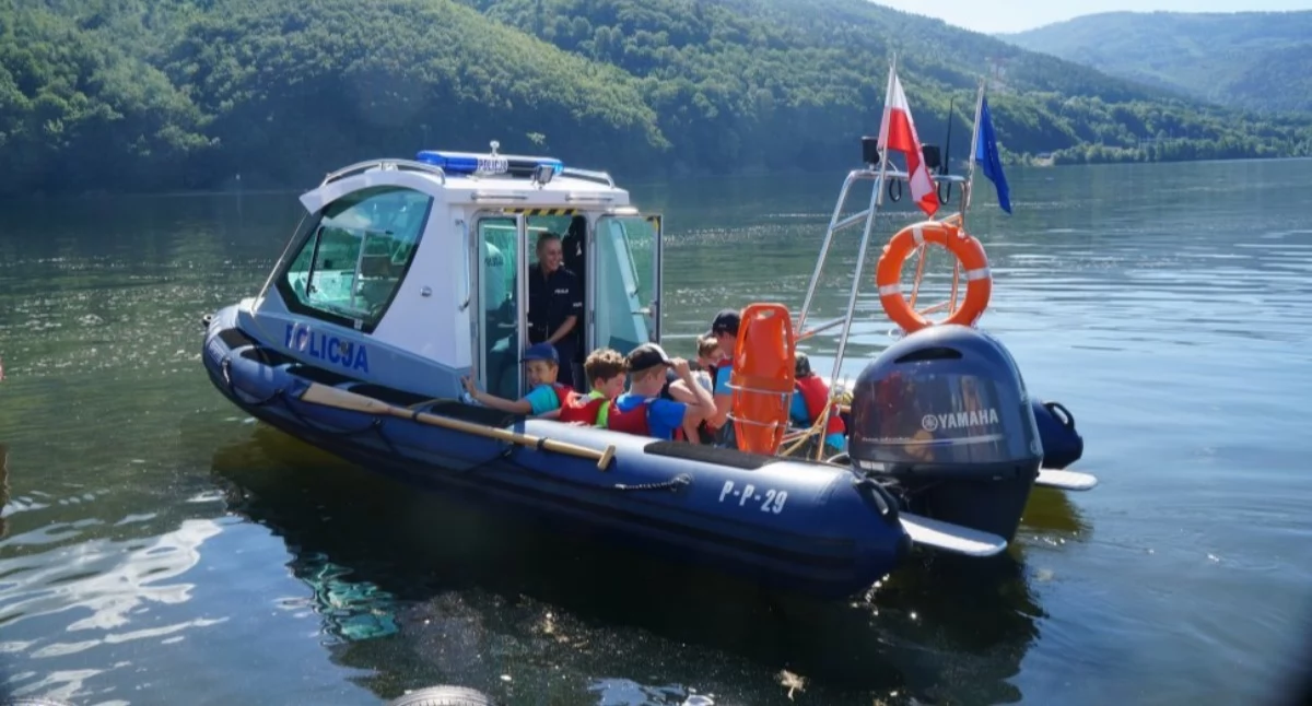 Nasze sprawy, Policyjne patrole jeziorach powiecie żywieckim rozpoczęły sezon wodny - zdjęcie, fotografia