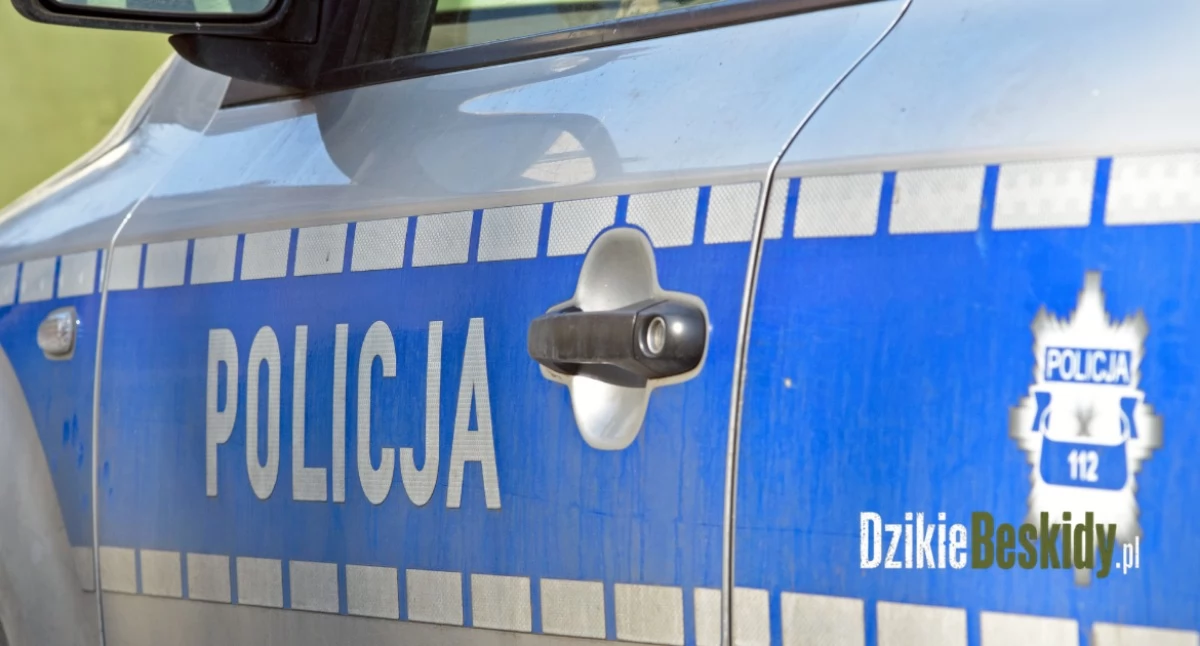 Wypadki drogowe , Wypadek rowerzysty samochodem Bielsku Białej ścieżce rowerowej - zdjęcie, fotografia